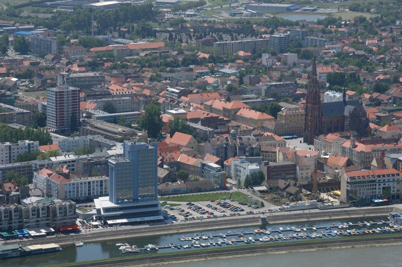 Hotel Osijek Extérieur photo