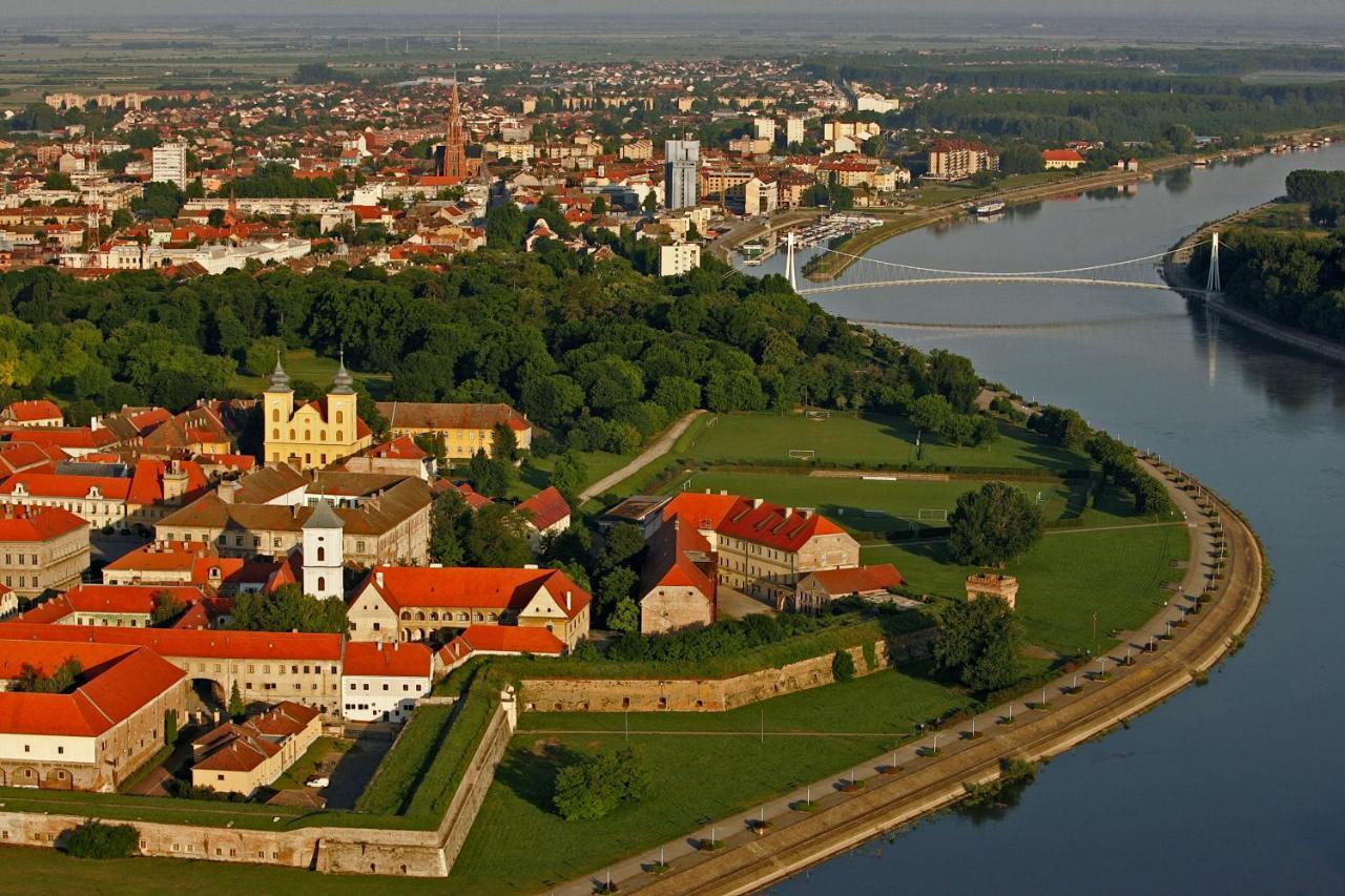 Hotel Osijek Extérieur photo